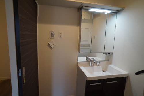 シャーメゾン・フォルトーナの独立洗面台