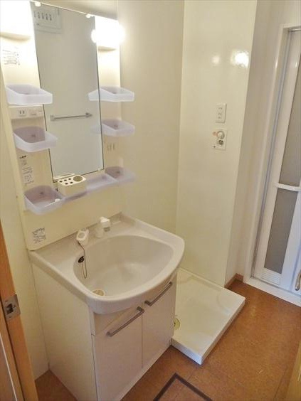 リヴェール西条の洗面所|参考写真になります。