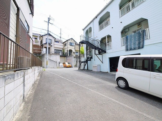 エムズ富雄の駐車場|駐車場に車を止められます