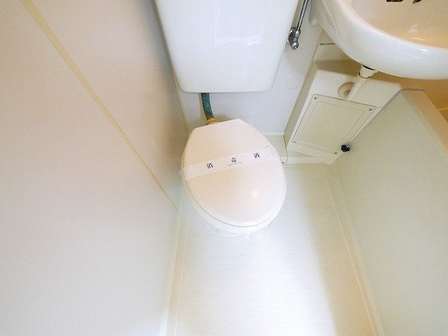 エムズ富雄のトイレ|落ち着いた色調のトイレです
