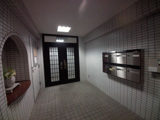 吉野ビルのエントランス
