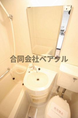 【洗面所】 | 南波ロイヤルハイツ | 忙しい朝には欠かせない洗面所です