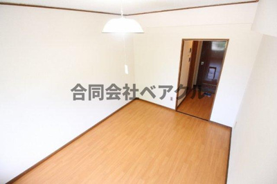 【洋室】 | 南波ロイヤルハイツ | 広々とした洋室です