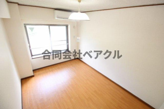 【洋室】 | 南波ロイヤルハイツ | 落ち着いた色調の洋室です