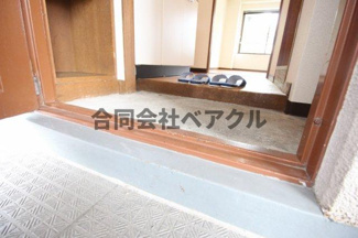 【玄関】 | 南波ロイヤルハイツ | 明るい玄関です