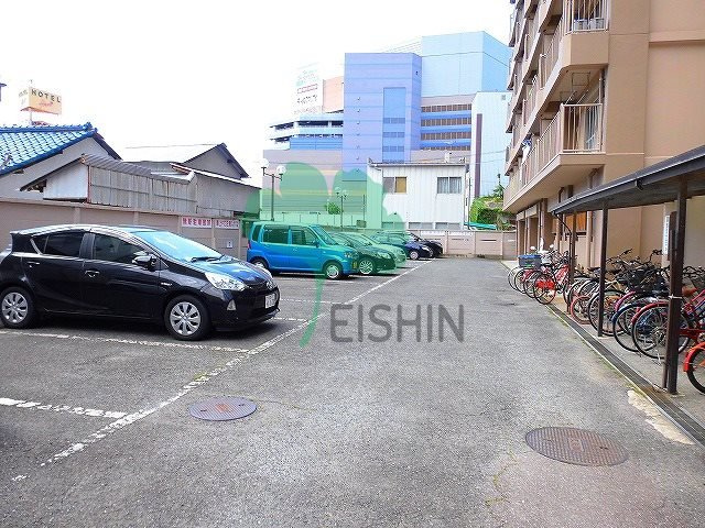 カーサ博多の駐車場