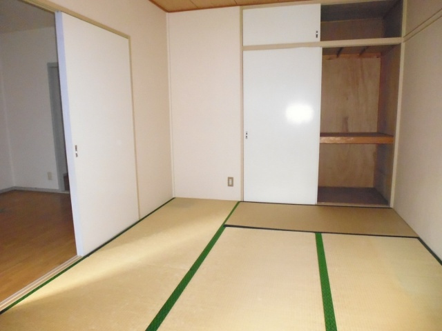 ハイツデアイの居間・リビング