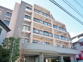 【外観】 | 東急東横線「綱島」駅より徒歩圏内の5階建てマンション！周辺には飲食店があり、便利な住環境です☆