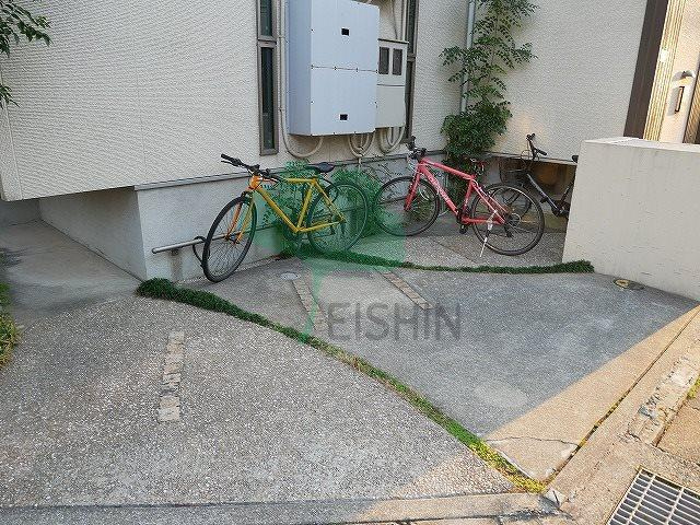 アーバンウッディ博多イーストの駐車場|駐輪場