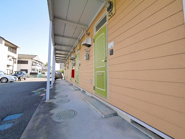 エステートピア矢尾のエントランス|ゆとりのあるエントランスです