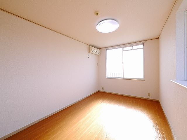 エステートピア矢尾の洋室|コンパクトで使いやすい洋室です