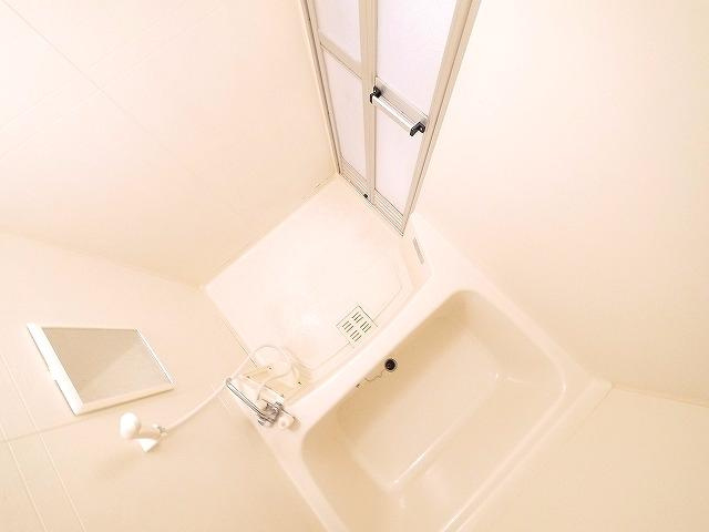 エスト・デ・リヴィエールの浴室|日々の疲れを癒すお風呂付です