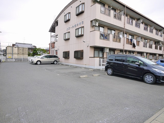 ボヌール西大寺Bの駐車場|駐車場があります