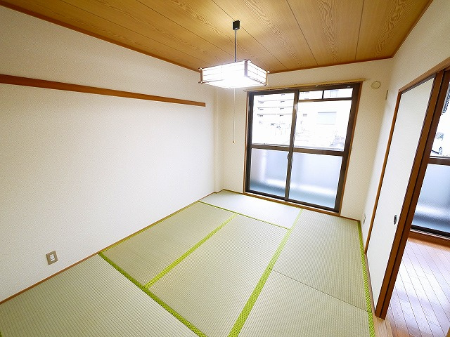 ボヌール西大寺Bの和室|日本らしい落ち着いた雰囲気の和室です