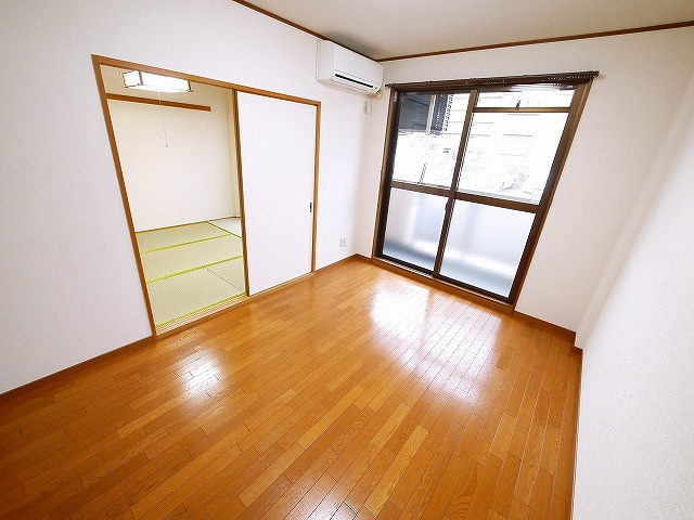 ボヌール西大寺Bの洋室|ゆったりした洋室です