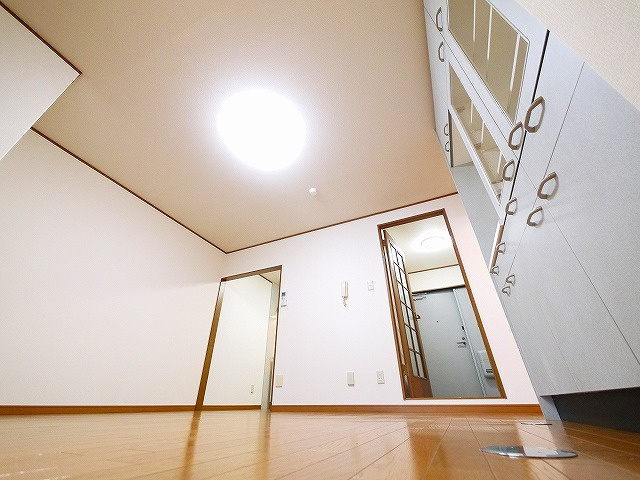 ボヌール西大寺Bの居間・リビング|使いやすい居間です