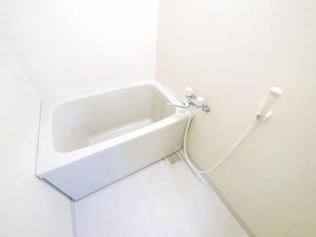 ボヌール西大寺Bの浴室|お風呂で日々の疲れを落としましょう