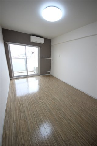 【洋室】 | フレイランス NAMBA PLACE