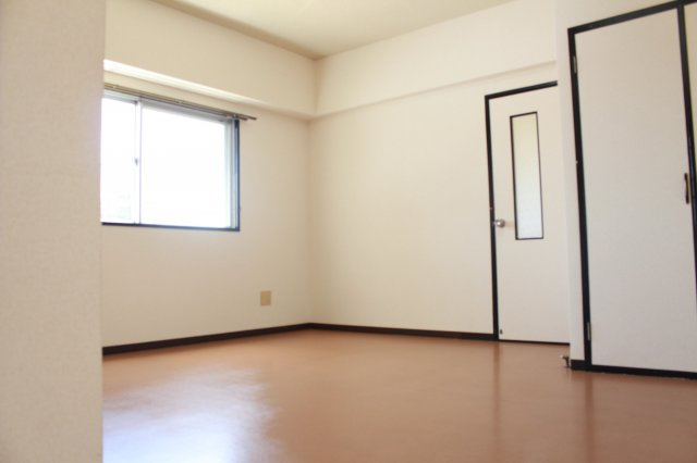 サンパーク谷川の居間・リビング