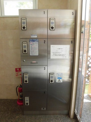 【その他共用部分】 | グランツ河辺駅前ステーションサイド | 宅配ロッカーがあるので留守がちな方でも荷物をすぐ受け取れます。