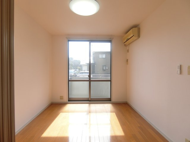 ファミーユ中野　A棟の洋室