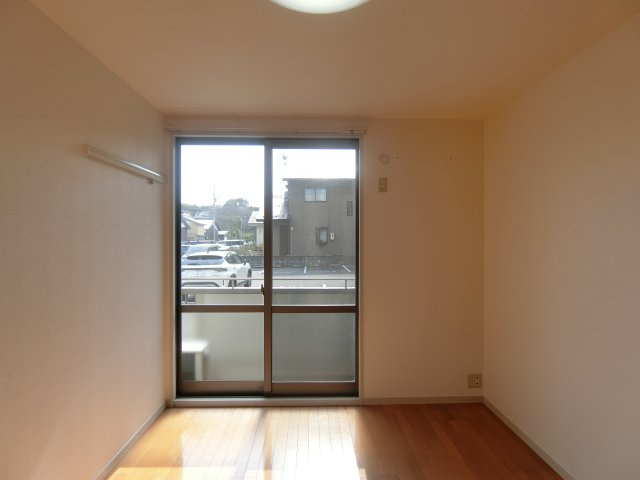 ファミーユ中野　A棟の洋室