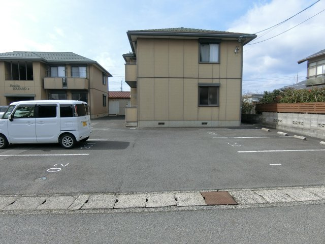 ファミーユ中野　A棟の駐車場