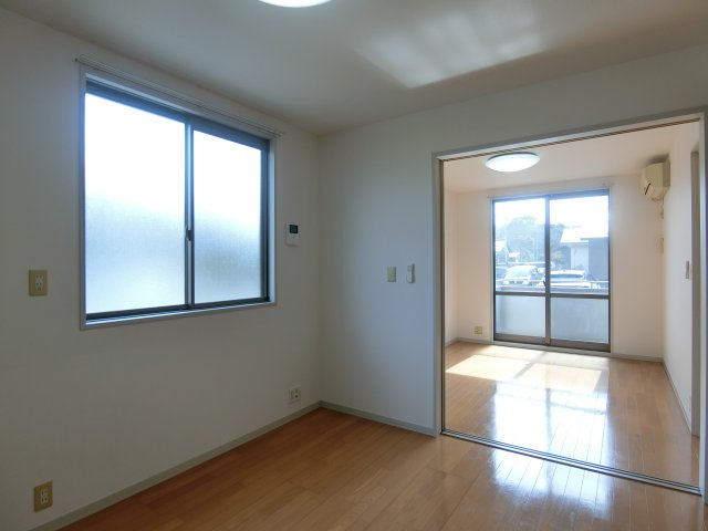 ファミーユ中野　A棟の居間・リビング