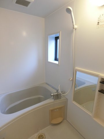 ファミーユ中野　A棟の浴室