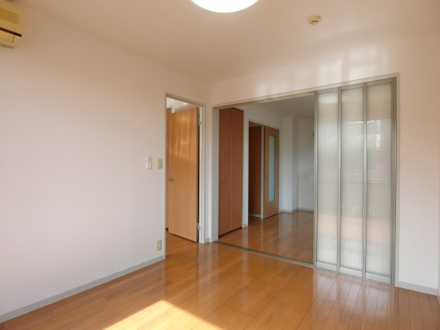 ファミーユ中野　A棟の洋室