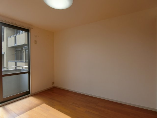 ファミーユ中野　A棟の洋室