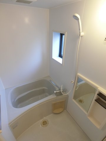 ファミーユ中野　A棟の浴室