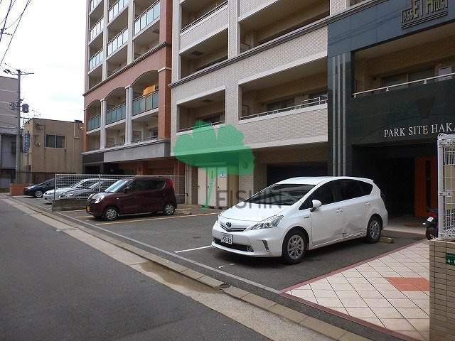 アセットヒルズパークサイト博多の駐車場