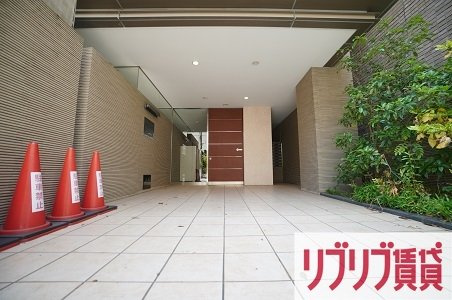 セザン新町のエントランス