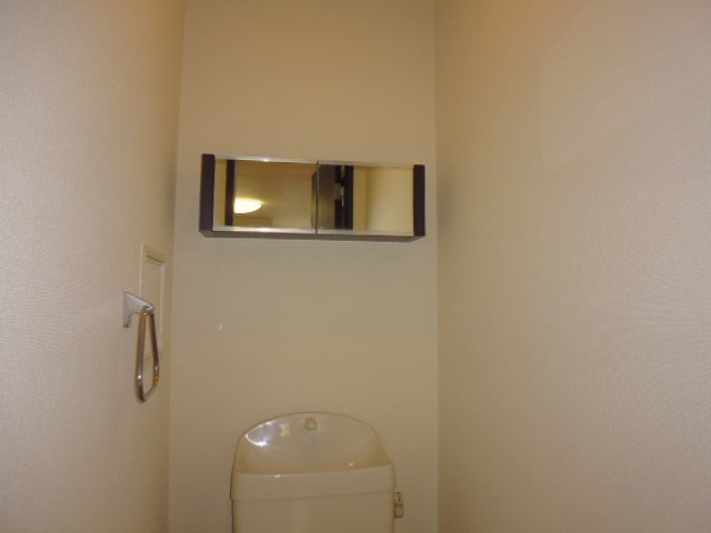 ウエスト　コンフォールのトイレ|棚