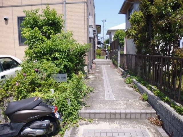シャーメゾン春日台のエントランス