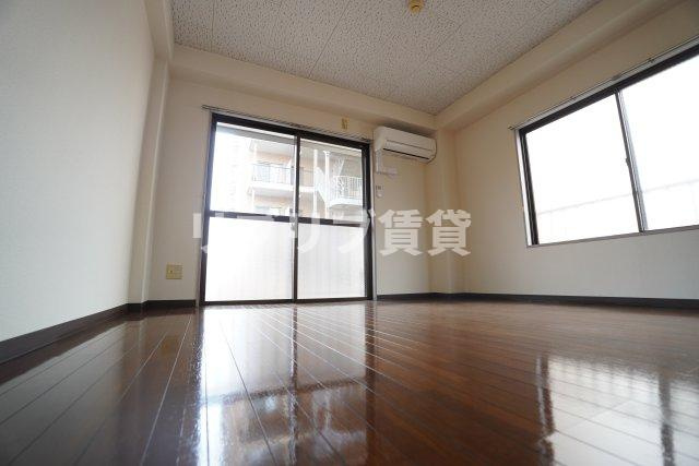 本山マンションの居間・リビング