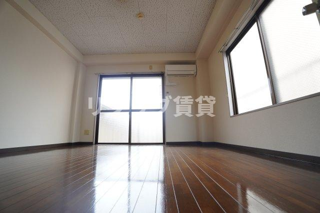 本山マンションの居間・リビング