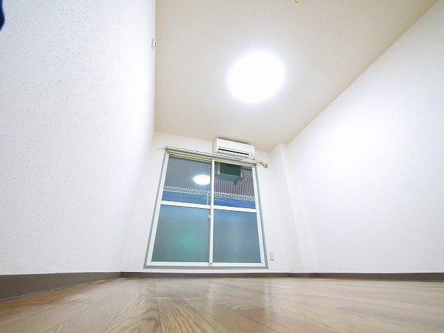 フローレンスヨーコの洋室|明るい洋室です