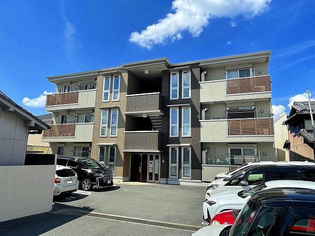 レジデンス三條の外観|キレイな外観です。