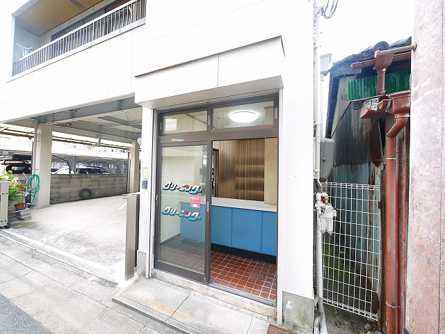 三条町貸倉庫の外観