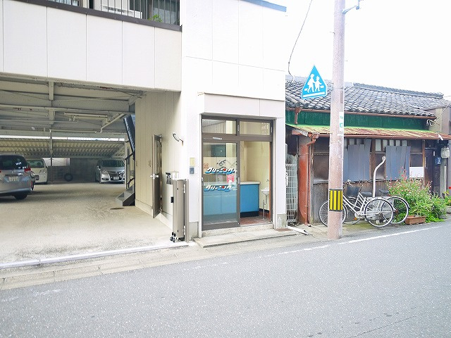 三条町貸倉庫の外観