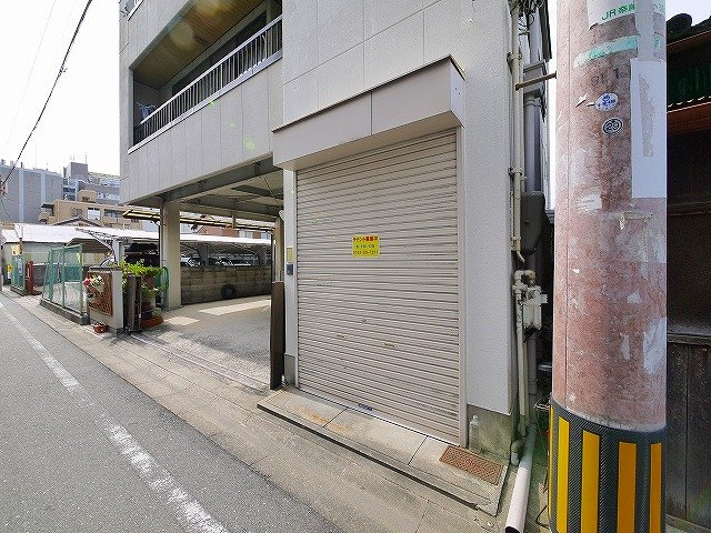 三条町貸倉庫のエントランス