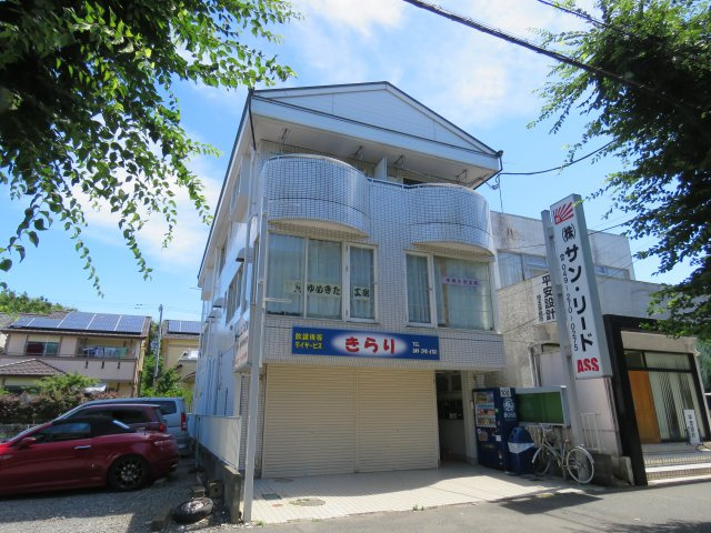 山雄ビルの外観