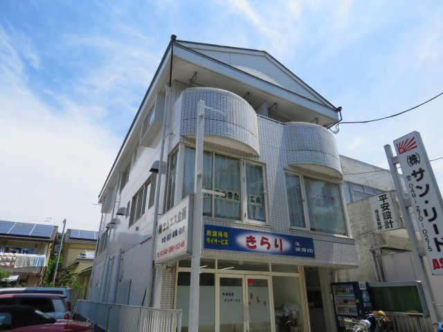 山雄ビルの外観