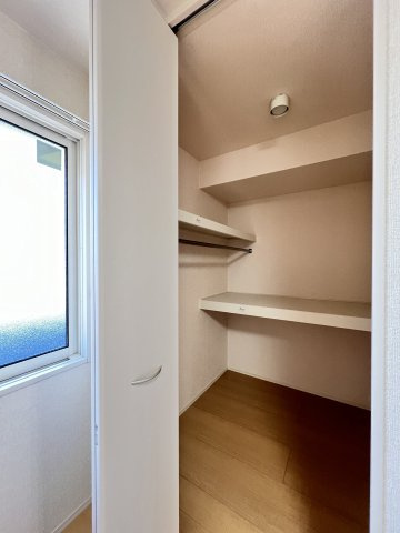ジュネス榊原の収納|北洋室クローゼット