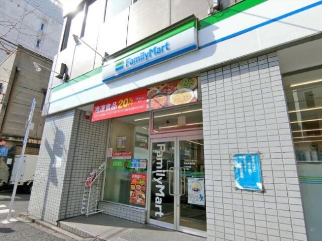 ファミリーマート　築…まで227m