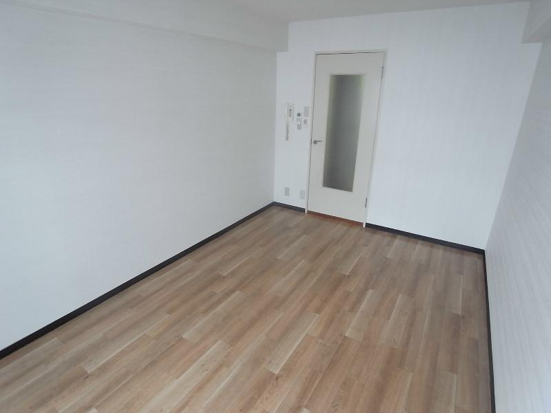 ディアコート岡畑の居間・リビング