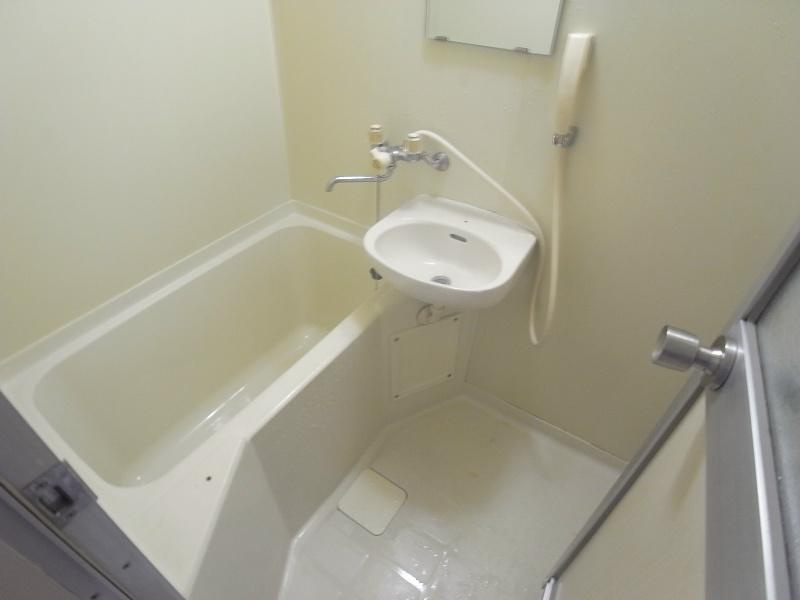 ディアコート岡畑の浴室