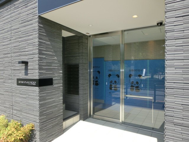 レクエルド塚本のエントランス